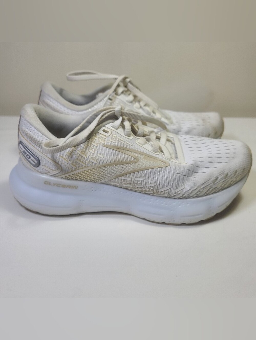 Brooks Women's Glycerin 20 White Gold Running Sneakers Shoes Size 5 Medium (B)